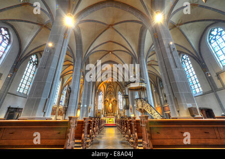 Barocken Hochaltar und Kanzel mit Apollinaris Schrein, Basilika St. Lambertus, Düsseldorf, Rheinland Stockfoto