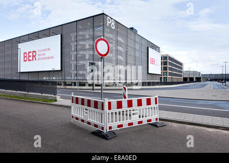 Berlin Brandenburg Airport BER, im Bau, Parkhaus am neuen Terminal, Schönefeld, Brandenburg, Deutschland Stockfoto