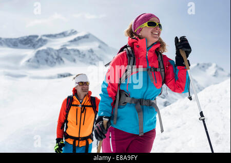 Porträt paar Langlauf-Ski Alpen Stockfoto