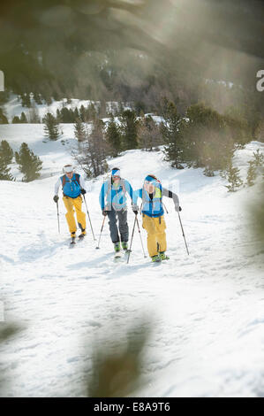 Drei Personen Langlauf Schnee winter Stockfoto