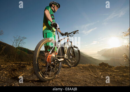 Mann, die Bike-Elektro-Mountainbike, Trentino, Italien