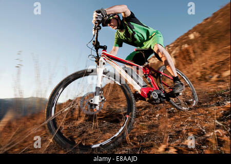 Mann, die Bike-Elektro-Mountainbike, Trentino, Italien Stockfoto