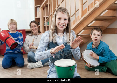 Gruppe von Trommeln Kinder Stockfoto