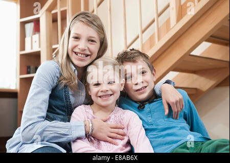 Porträt von drei Geschwistern Stockfoto