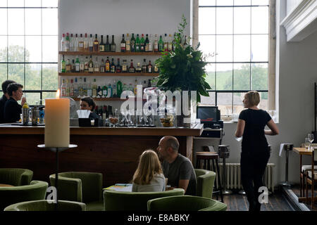 Die Kapelle Restaurant an der Hauptstraße von Somerset Dorf von Bruton UK Stockfoto