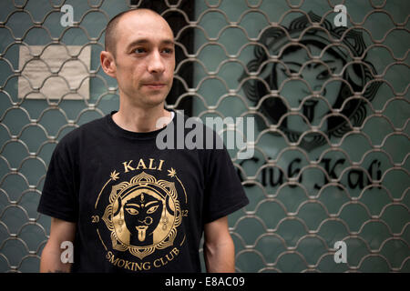 BARCELONA COFFEE-SHOPS CANNABIS Marihuana In Barcelona.  Eingangstür des Vereins Club Kali Cannabis befindet sich in San Cuga Stockfoto