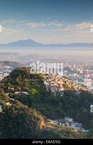 Favela am Hang, Cosme Velho, Rio De Janeiro, Brasilien Stockfoto