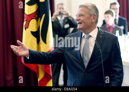 Hannover, Deutschland. 3. Oktober 2014. Der deutsche Bundespräsident Joachim Gauck spricht an der Rezeption des Bürgers Delegation auf den Tag der deutschen Einheit in Hannover, 3. Oktober 2014. Die zentralen Feierlichkeiten zum Tag der deutschen Einheit 2014 statt findet in der niedersächsischen Landeshauptstadt. Bildnachweis: Dpa picture Alliance/Alamy Live News Stockfoto