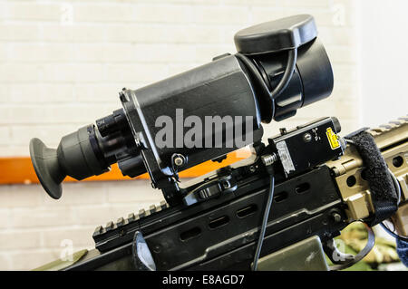 VIPIR2-S Thermal Imaging Anblick ausgestattet, um ein Sturmgewehr SA-80 L2, von der britischen Armee eingesetzt. Stockfoto