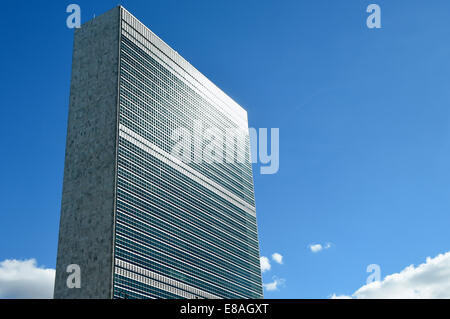 Hauptsitz der Vereinten Nationen in New York City Gebäude glitzert in der Sonne am späten Nachmittag am 22. September 2014, als Delegierte für die jährliche Generalversammlung in der Stadt ankommen. Stockfoto