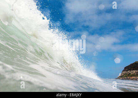Nahaufnahme Seitenansicht der Meereswelle, Encinitas, Kalifornien, USA Stockfoto