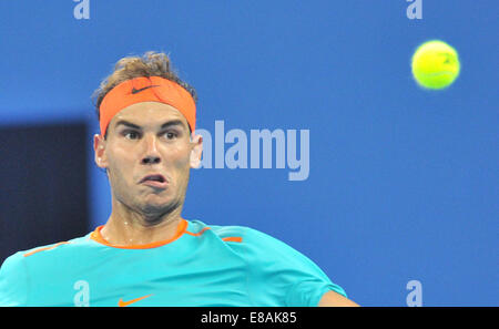 Peking, China. 3. Oktober 2014. Rafael Nadal aus Spanien reagiert während der Herren Einzel Viertelfinal-Match gegen Martin Klizan der Slowakei bei den China Open Tennis-Turnier in Peking, China, 3. Oktober 2014. Nadal verlor 1: 2. Bildnachweis: Li Wen/Xinhua/Alamy Live-Nachrichten Stockfoto