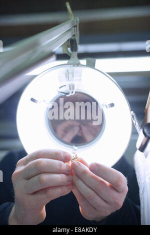 Ingenieur in CNC-Technik, Produktion und Qualitätskontrolle Stockfoto