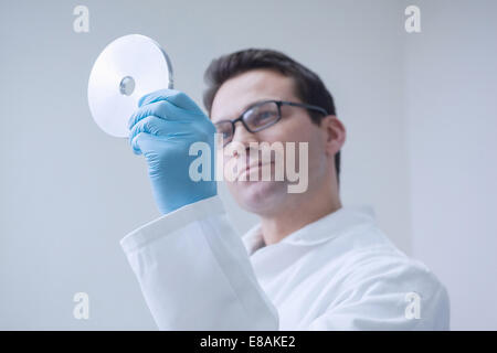 Ingenieur in CNC-Technik, Produktion und Qualitätskontrolle Stockfoto