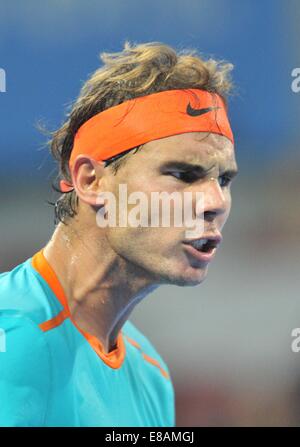 Peking, China. 3. Oktober 2014. Rafael Nadal aus Spanien reagiert während der Herren Einzel Viertelfinal-Match gegen Martin Klizan der Slowakei bei den China Open Tennis-Turnier in Peking, China, 3. Oktober 2014. Nadal verlor 1: 2. Bildnachweis: Li Wen/Xinhua/Alamy Live-Nachrichten Stockfoto