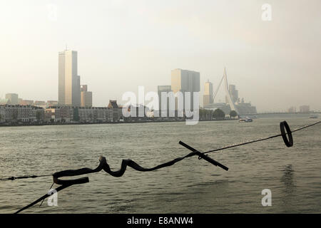 Einem dunstigen Morgen in Rotterdam, Niederlande. Stockfoto