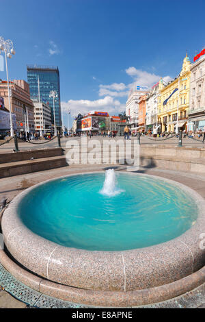 Zagreb-Jelacic-Platz, die wichtigsten quadratische Baj Josip Jelacic mit Brunnen Mandusevac Stockfoto