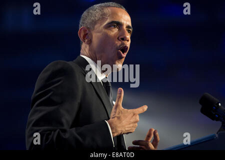 Washington DC, USA. 2. Oktober 2014. US-Präsident Barack Obama liefert Bemerkungen zur Reform der Einwanderung, bei der Congressional Hispanic Caucus Institut 37th Annual Awards Gala, in Washington DC, USA, 2. Oktober 2014. Bildnachweis: Michael Reynolds/Pool über CNP/Dpa/Alamy Live News Stockfoto