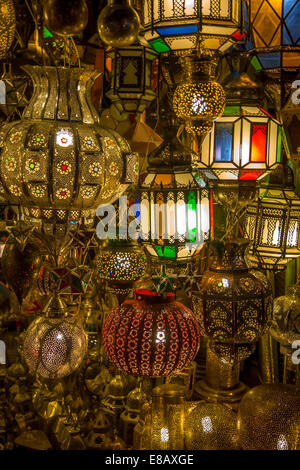 Orientalische Lampen auf dem Markt von Marrakesch Stockfoto