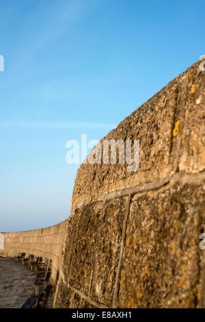 Nahaufnahme des Hafens Cobb Wand in Lyme Regis, Dorset, England, UK Stockfoto