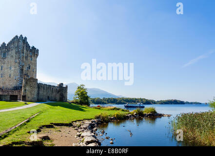 15.Jh. Ross Castle am Ufer des Lough Leane, Killarney Nationalpark, County Kerry, Irland Stockfoto