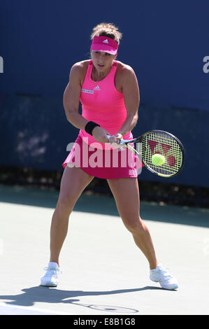 Belinda Bencic (SUI) in Aktion bei den US Open 2014 Championships in New York, USA. Stockfoto