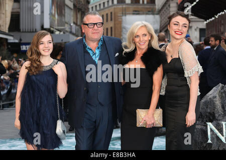 U.K Premiere von 'Noah' statt im Odeon Leicester Square - Ankünfte Featuring: Ellie Winstone, Ray Winstone, Elaine Winstone, Lois Winstone Where: London, Vereinigtes Königreich bei: 31. März 2013 Stockfoto