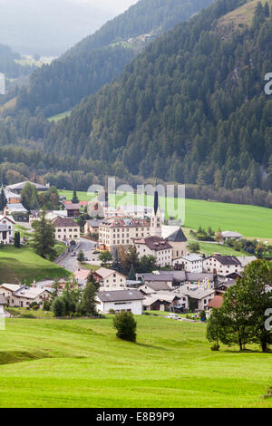 Die malerische Stadt von Santa Maria Val Müstair, Graubünden, Schweiz Stockfoto