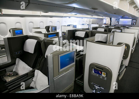 Internationaler Flughafen Dulles, Virginia, USA. 2. Oktober 2014. Der Club World Abschnitt von British Airways Airbus A380 Superjumbo am Washington Dulles International Airport in Dulles, Virginia am 2. Oktober 2014. Die Landung markiert den Beginn der British Airways A380-Linienverkehr zwischen Washington und London. Bildnachweis: Kristoffer Tripplaar/Alamy Live-Nachrichten Stockfoto