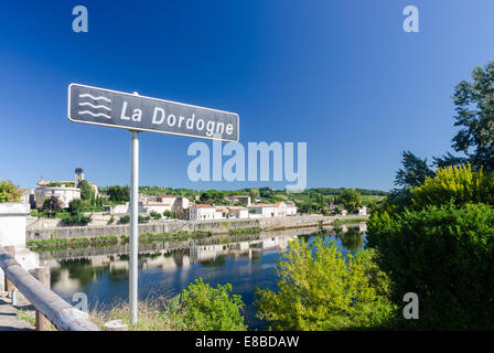 Melden Sie für La Dordogne Fluss durch die Brücke überqueren, Castillon La Bataille Stockfoto