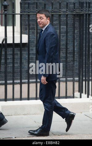 Italiens Premier Matteo Renzi besucht David Cameron in 10 Downing Street.  Mitwirkende: Matteo Renzi wo: London, Vereinigtes Königreich als: 1. April 2014 Stockfoto