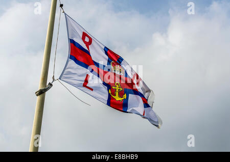 RNLI Flagge am Southend on Sea Stockfoto