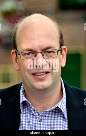 Mark Reckless, ehemalige konservative Wartungstafel Kampagnen auf einem UKIP-Aktionstag in Rochester, Kent, 4. Oktober 2014, wo er als Kandidat der UKIP in einer Nachwahl November stehen wird Stockfoto