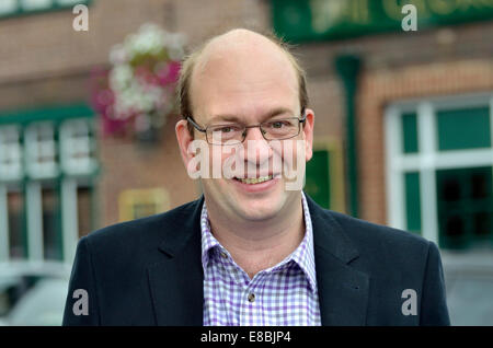 Mark Reckless, ehemalige konservative Wartungstafel Kampagnen auf einem UKIP-Aktionstag in Rochester, Kent, wo er als Kandidat der UKIP in einer Nachwahl November stehen wird Stockfoto