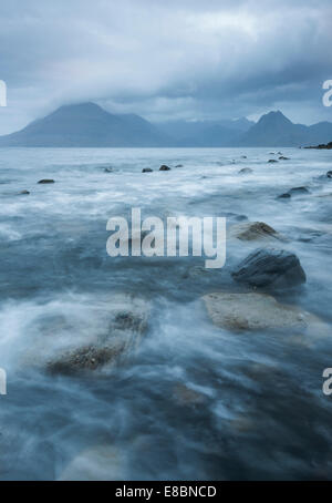 Aufgewühlte Wasser bei Elgol, Loch Scavaig, mit der Black Cuillin hinaus Isle Of Skye, Schottland Stockfoto