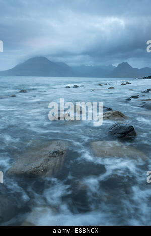 Aufgewühlte Wasser bei Elgol, Loch Scavaig, mit der Black Cuillin hinaus Isle Of Skye, Schottland Stockfoto