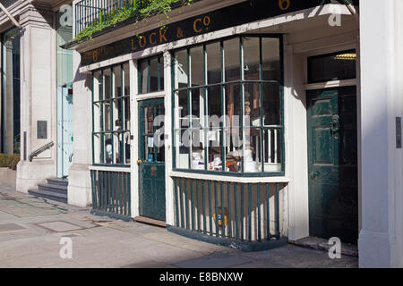 London, St. James Street James Lock & Co, Hutmacher Stockfoto