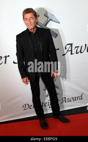 Hattingen, Deutschland. 3. Oktober 2014. Musiker Peter Maffay kommt nach der 10. Steiger Awards in Hattingen, Deutschland, 3. Oktober 2014. Foto: Henning Kaiser/Dpa/Alamy Live News Stockfoto