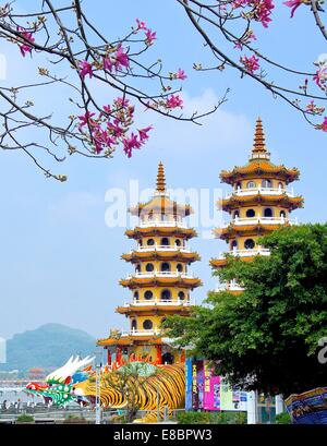 Die berühmten Aussichtspunkt "Turm des Drachen und Tiger" in Südtaiwan. Stockfoto