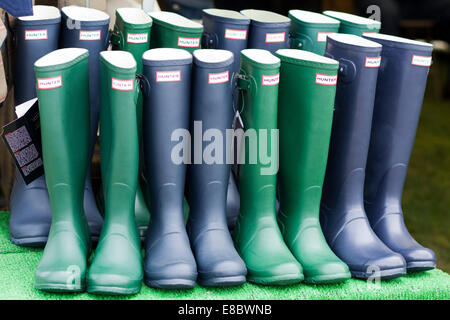 Hunter Gummistiefel zum Verkauf Stockfoto