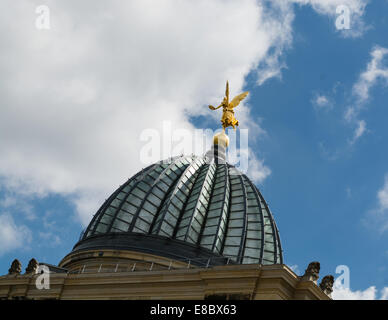 Kuppel der Dresdner Akademie der bildenden Künste Stockfoto