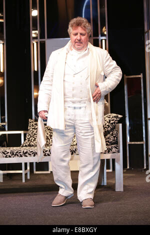 Probe das Komödientheater spielen "Othello Darf Nicht Platzen" auf "Kleine Komödie" im "Hotel Bayerischer Hof" Featuring: Michael Schanze Where: München, Deutschland als: 1. April 2014 Stockfoto