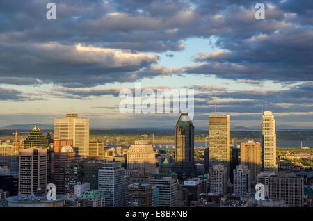 Montreal-Skyline bei Sonnenuntergang gesehen von Mont-Royal Stockfoto