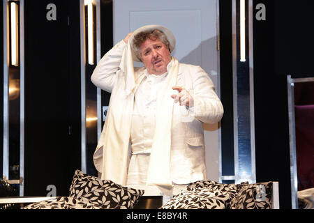 Probe das Komödientheater spielen "Othello Darf Nicht Platzen" auf "Kleine Komödie" im "Hotel Bayerischer Hof" Featuring: Michael Schanze Where: München, Deutschland als: 1. April 2014 Stockfoto