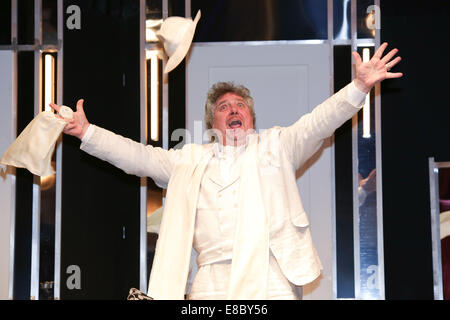 Probe das Komödientheater spielen "Othello Darf Nicht Platzen" auf "Kleine Komödie" im "Hotel Bayerischer Hof" Featuring: Michael Schanze Where: München, Deutschland als: 1. April 2014 Stockfoto