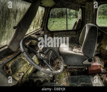Innenansicht des heruntergekommenen Citroen van Stockfoto