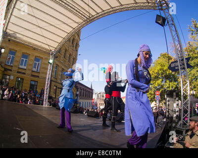 Kiew, Ukraine. 4. Oktober 2014. Für die Einwohner von Kiew gemacht georgische Tanz-Ensemble "Iberieli"--ist Baudenkmale ein Fest der georgischen Musik, Tanz und Gesang im Zentrum Stadt. Mit der Unterstützung der Botschaft von Georgien fand das Festival statt. Bildnachweis: Igor Golovnov/Alamy Live-Nachrichten Stockfoto