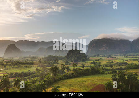 Mogotes in Nachtstück von Vinales, Provinz Pinar del Rio, Kuba Stockfoto