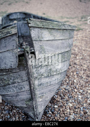 Schiff Wrack am Kiesstrand bei Dungeness, Kent, England, UK. Stockfoto