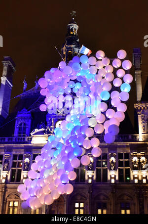Paris, Frankreich. 4. Oktober 2014. Ballons sind auf dem jährlichen nächtlichen Festival "Nuit Blanche" (Sleepless Night) in Paris, Frankreich am 4. Oktober 2014 gesehen. © Li Genxing/Xinhua/Alamy Live-Nachrichten Stockfoto